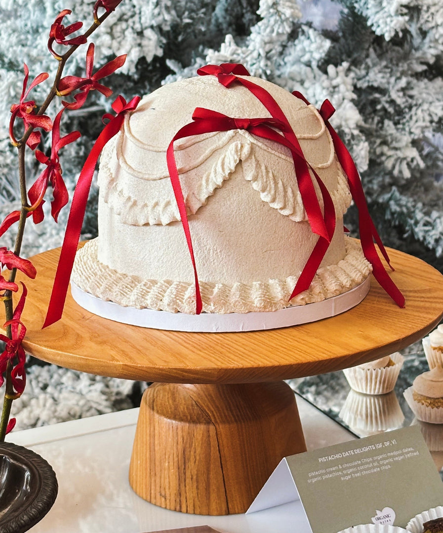 The Winter Ribbon Dome Cake