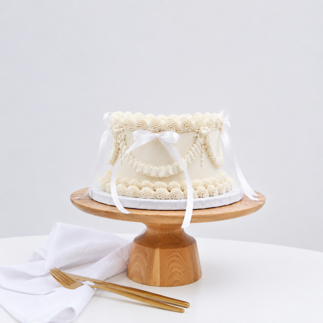 White Vintage Cake